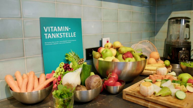 An der Vitamintankstelle bei Sunny Cars kann sich jeder bedienen